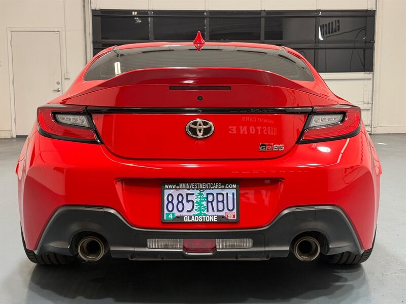 2023 Toyota 86 Premium 2.4L COUPE 2Dr / MANUAL /ONLY 11,171 MILES / 2 Dr Coupe / Local Car RUST FREE - Photo 6 - Gladstone, OR 97027