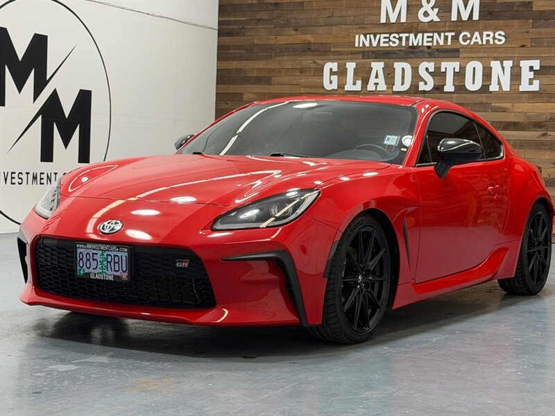 2023 Toyota 86 Premium 2.4L COUPE 2Dr / MANUAL /ONLY 11,171 MILES / 2 Dr Coupe / Local Car RUST FREE - Photo 1 - Gladstone, OR 97027