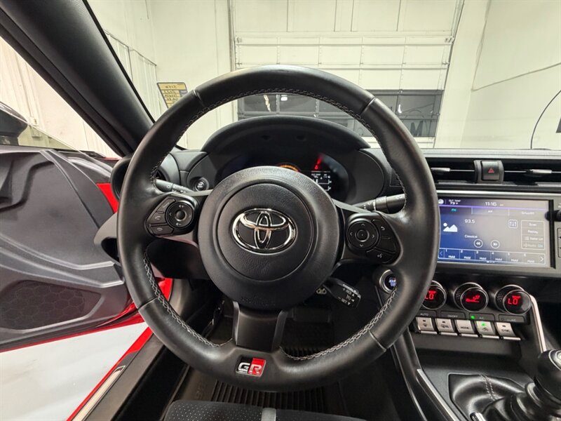 2023 Toyota 86 Premium 2.4L COUPE 2Dr / MANUAL /ONLY 11,171 MILES / 2 Dr Coupe / Local Car RUST FREE - Photo 16 - Gladstone, OR 97027