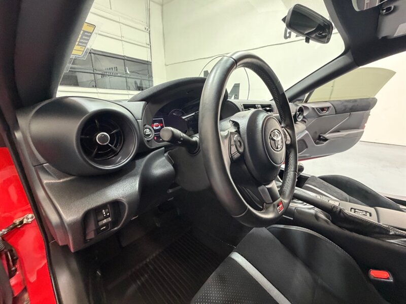 2023 Toyota 86 Premium 2.4L COUPE 2Dr / MANUAL /ONLY 11,171 MILES / 2 Dr Coupe / Local Car RUST FREE - Photo 27 - Gladstone, OR 97027