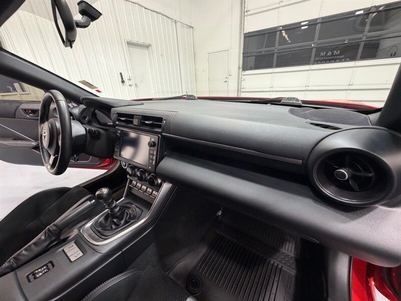 2023 Toyota 86 Premium 2.4L COUPE 2Dr / MANUAL /ONLY 11,171 MILES / 2 Dr Coupe / Local Car RUST FREE - Photo 29 - Gladstone, OR 97027