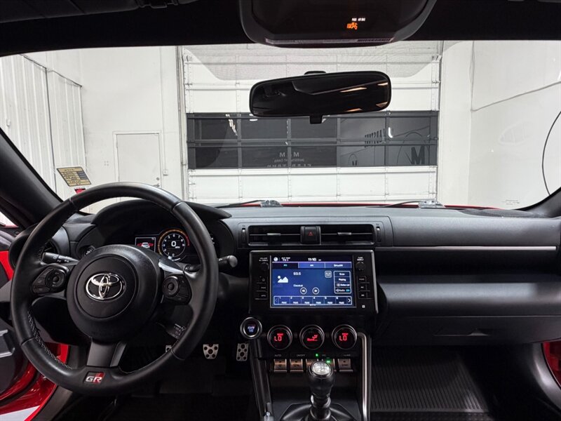 2023 Toyota 86 Premium 2.4L COUPE 2Dr / MANUAL /ONLY 11,171 MILES / 2 Dr Coupe / Local Car RUST FREE - Photo 15 - Gladstone, OR 97027
