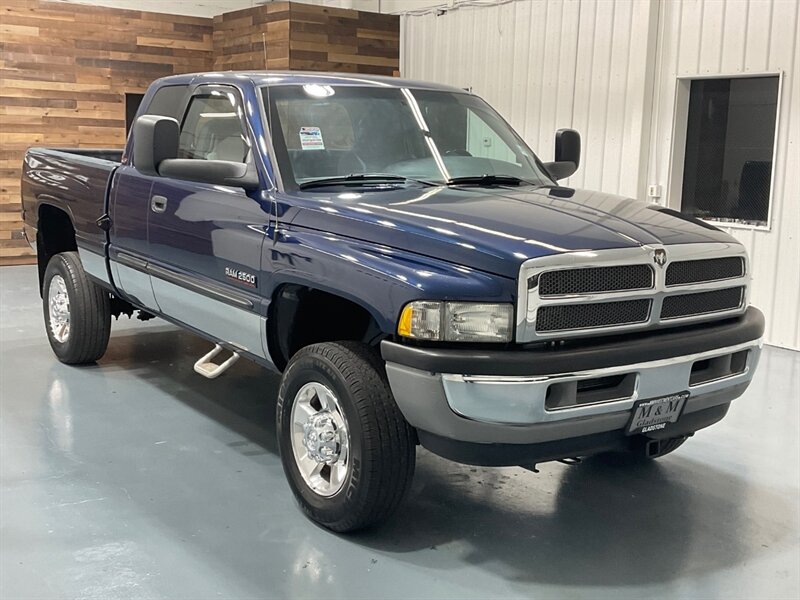 2002 Dodge Ram 2500 SLT 4X4 / 5.9L DIESEL / 6-SPEED MANUAL / ZERO RUST  / LOCAL TRUCK - Photo 2 - Gladstone, OR 97027