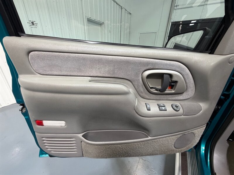 1995 Chevrolet C/K 2500 Series C2500 Silverado Regular Cab 7.4L V8 / 52,000 MILES / LONG BED / ZERO RUST - Photo 31 - Gladstone, OR 97027