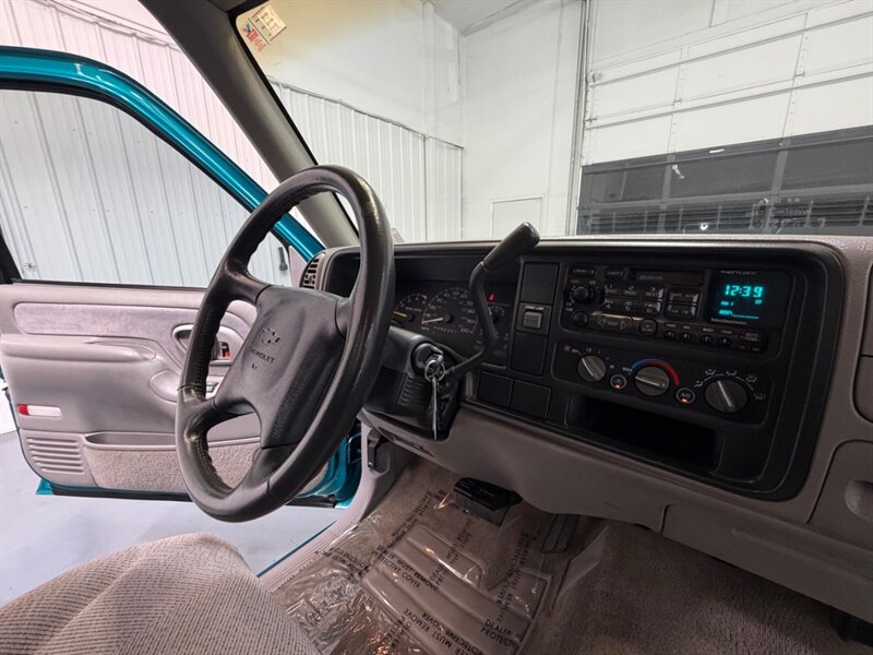 1995 Chevrolet C/K 2500 Series C2500 Silverado Regular Cab 7.4L V8 / 52,000 MILES / LONG BED / ZERO RUST - Photo 33 - Gladstone, OR 97027