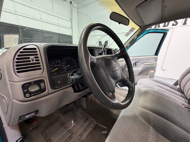 1995 Chevrolet C/K 2500 Series C2500 Silverado Regular Cab 7.4L V8 / 52,000 MILES / LONG BED / ZERO RUST - Photo 17 - Gladstone, OR 97027