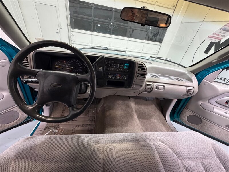 1995 Chevrolet C/K 2500 Series C2500 Silverado Regular Cab 7.4L V8 / 52,000 MILES / LONG BED / ZERO RUST - Photo 15 - Gladstone, OR 97027