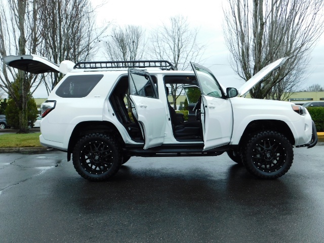 2018 Toyota 4Runner 4X4 V6 / 3RD SEAT / NAVi / CAM / NEW XD's / LIFTED   - Photo 23 - Portland, OR 97217