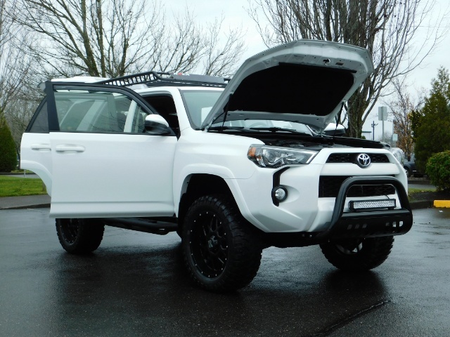 2018 Toyota 4Runner 4X4 V6 / 3RD SEAT / NAVi / CAM / NEW XD's / LIFTED   - Photo 32 - Portland, OR 97217