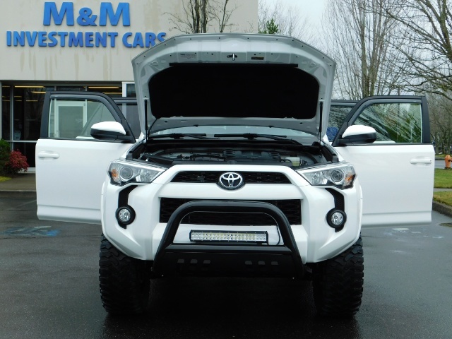 2018 Toyota 4Runner 4X4 V6 / 3RD SEAT / NAVi / CAM / NEW XD's / LIFTED   - Photo 33 - Portland, OR 97217