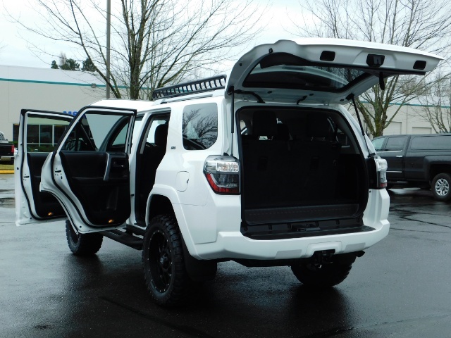 2018 Toyota 4Runner 4X4 V6 / 3RD SEAT / NAVi / CAM / NEW XD's / LIFTED   - Photo 29 - Portland, OR 97217