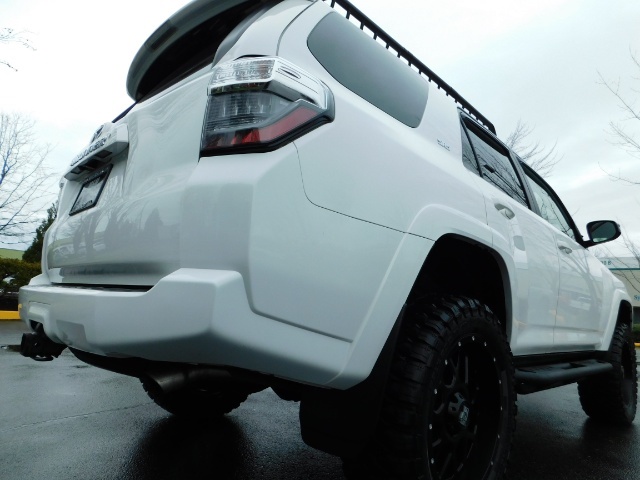 2018 Toyota 4Runner 4X4 V6 / 3RD SEAT / NAVi / CAM / NEW XD's / LIFTED   - Photo 12 - Portland, OR 97217