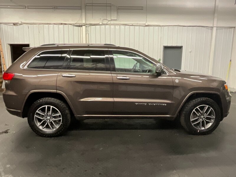 2018 Jeep Grand Cherokee Overland Sport Utility 4X4 / 3.0L V6 TURBO DIESEL  1-OWNER LOCAL SUV / Leather & Navigation / Panoramic Sunroof / SHARP & CLEAN !! - Photo 4 - Gladstone, OR 97027