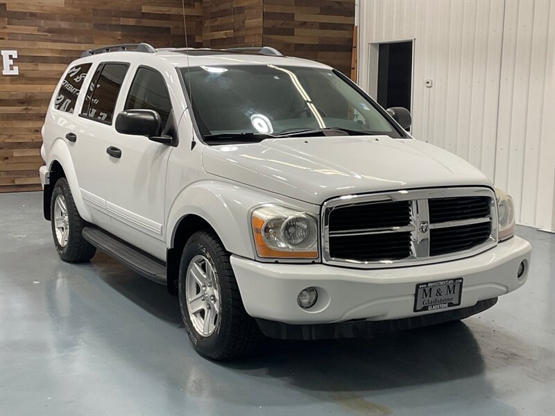 2005 Dodge Durango SLT Sport Utility 4X4 / 3RD ROW SEAT /Heated Seats /LOCAL SUV w. ZERO RUST - Photo 2 - Gladstone, OR 97027
