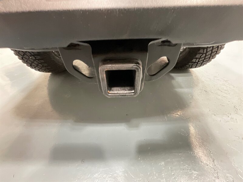 2017 Toyota Tacoma TRD Sport Double Cab 4X4 / V6 / LONG BED/NEW TIRES / Navigation & Backup Camera / Sunroof / Blind Spot Alert / ZERO RUST - Photo 46 - Gladstone, OR 97027