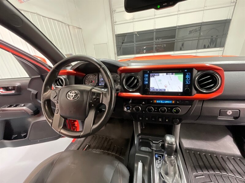 2017 Toyota Tacoma TRD Sport Double Cab 4X4 / V6 / LONG BED/NEW TIRES / Navigation & Backup Camera / Sunroof / Blind Spot Alert / ZERO RUST - Photo 16 - Gladstone, OR 97027