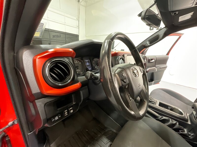 2017 Toyota Tacoma TRD Sport Double Cab 4X4 / V6 / LONG BED/NEW TIRES / Navigation & Backup Camera / Sunroof / Blind Spot Alert / ZERO RUST - Photo 36 - Gladstone, OR 97027