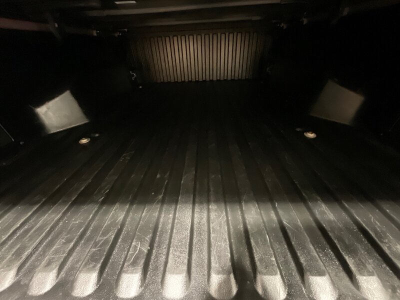 2017 Toyota Tacoma TRD Sport Double Cab 4X4 / V6 / LONG BED/NEW TIRES / Navigation & Backup Camera / Sunroof / Blind Spot Alert / ZERO RUST - Photo 44 - Gladstone, OR 97027