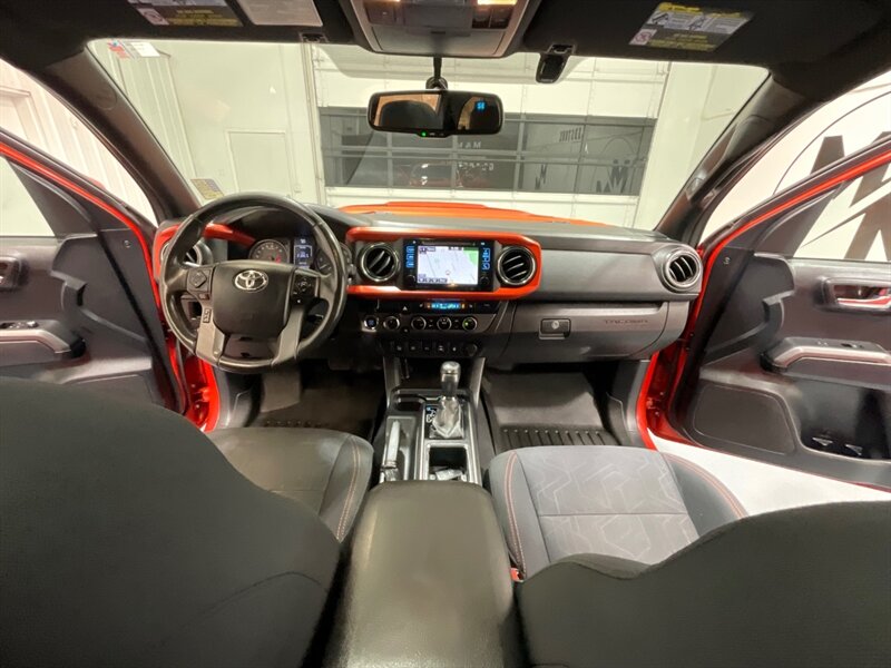 2017 Toyota Tacoma TRD Sport Double Cab 4X4 / V6 / LONG BED/NEW TIRES / Navigation & Backup Camera / Sunroof / Blind Spot Alert / ZERO RUST - Photo 37 - Gladstone, OR 97027