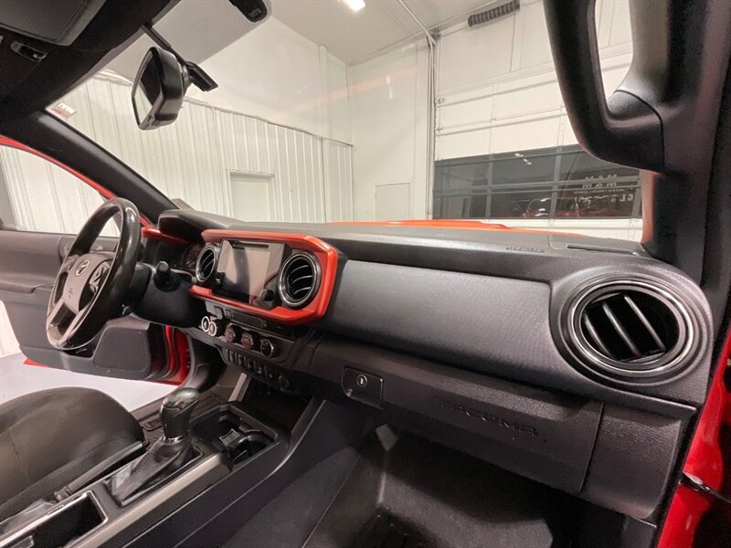 2017 Toyota Tacoma TRD Sport Double Cab 4X4 / V6 / LONG BED/NEW TIRES / Navigation & Backup Camera / Sunroof / Blind Spot Alert / ZERO RUST - Photo 35 - Gladstone, OR 97027
