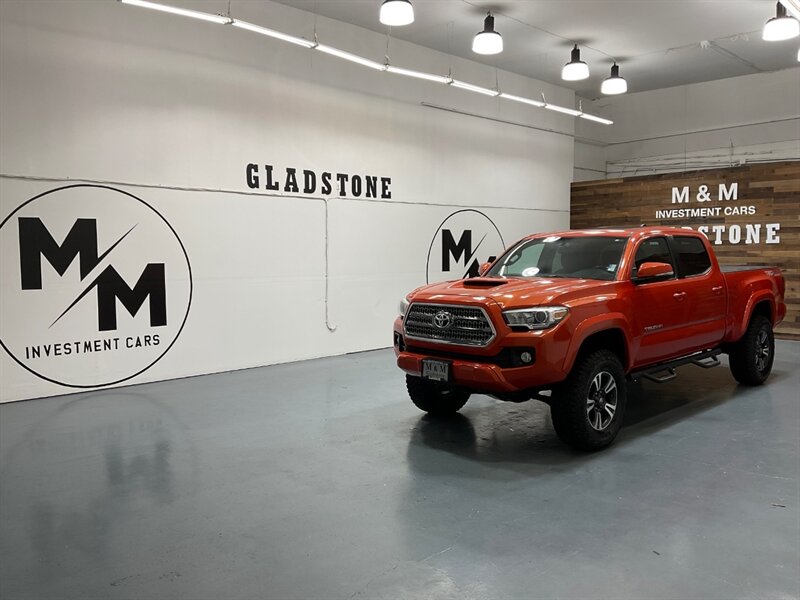2017 Toyota Tacoma TRD Sport Double Cab 4X4 / V6 / LONG BED/NEW TIRES / Navigation & Backup Camera / Sunroof / Blind Spot Alert / ZERO RUST - Photo 63 - Gladstone, OR 97027