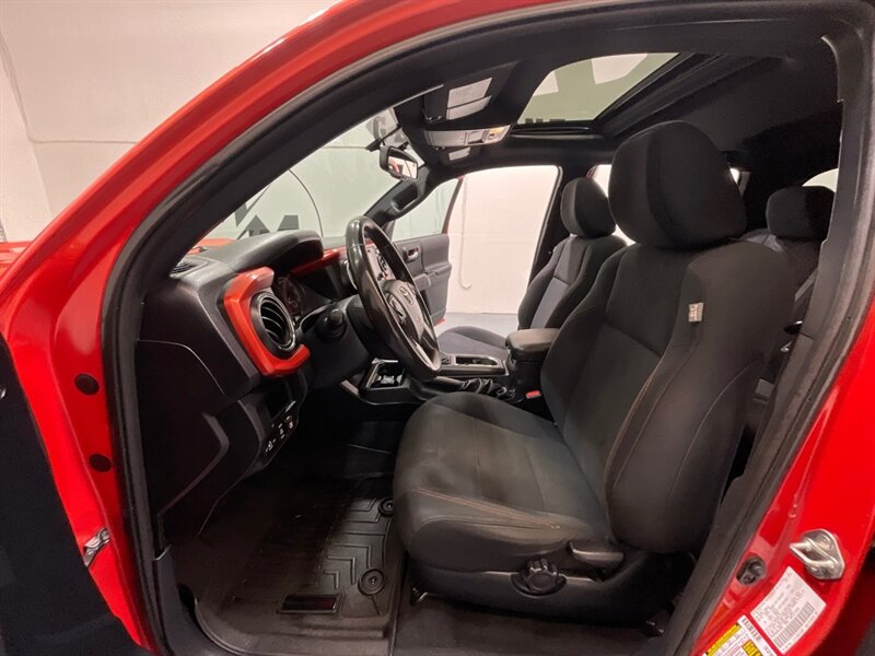 2017 Toyota Tacoma TRD Sport Double Cab 4X4 / V6 / LONG BED/NEW TIRES / Navigation & Backup Camera / Sunroof / Blind Spot Alert / ZERO RUST - Photo 12 - Gladstone, OR 97027
