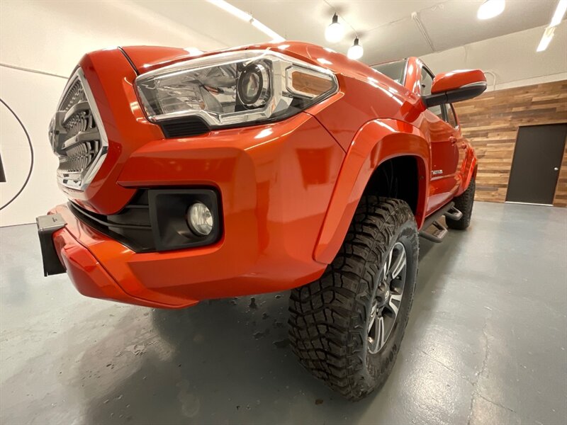 2017 Toyota Tacoma TRD Sport Double Cab 4X4 / V6 / LONG BED/NEW TIRES / Navigation & Backup Camera / Sunroof / Blind Spot Alert / ZERO RUST - Photo 56 - Gladstone, OR 97027