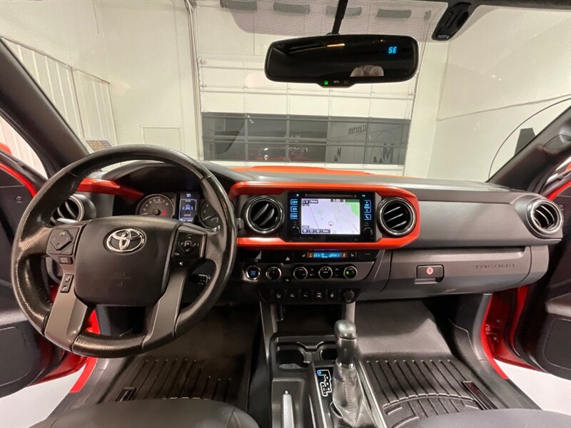 2017 Toyota Tacoma TRD Sport Double Cab 4X4 / V6 / LONG BED/NEW TIRES / Navigation & Backup Camera / Sunroof / Blind Spot Alert / ZERO RUST - Photo 38 - Gladstone, OR 97027