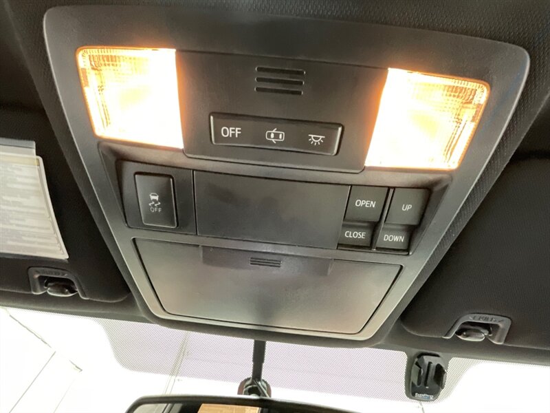 2017 Toyota Tacoma TRD Sport Double Cab 4X4 / V6 / LONG BED/NEW TIRES / Navigation & Backup Camera / Sunroof / Blind Spot Alert / ZERO RUST - Photo 22 - Gladstone, OR 97027