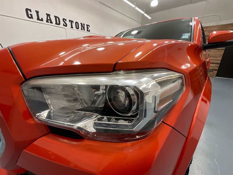 2017 Toyota Tacoma TRD Sport Double Cab 4X4 / V6 / LONG BED/NEW TIRES / Navigation & Backup Camera / Sunroof / Blind Spot Alert / ZERO RUST - Photo 26 - Gladstone, OR 97027