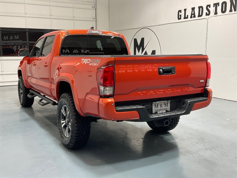 2017 Toyota Tacoma TRD Sport Double Cab 4X4 / V6 / LONG BED/NEW TIRES / Navigation & Backup Camera / Sunroof / Blind Spot Alert / ZERO RUST - Photo 8 - Gladstone, OR 97027