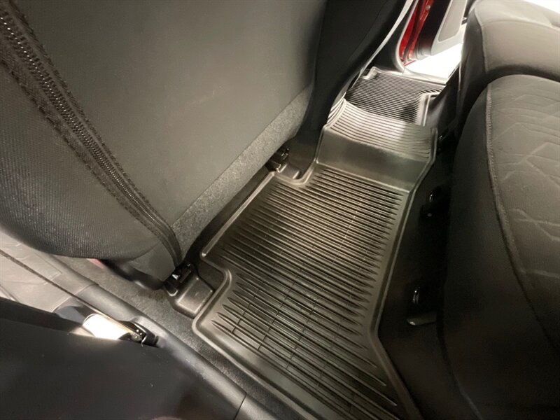 2017 Toyota Tacoma TRD Sport Double Cab 4X4 / V6 / LONG BED/NEW TIRES / Navigation & Backup Camera / Sunroof / Blind Spot Alert / ZERO RUST - Photo 41 - Gladstone, OR 97027