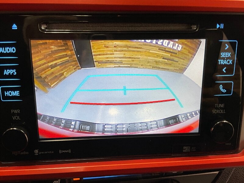 2017 Toyota Tacoma TRD Sport Double Cab 4X4 / V6 / LONG BED/NEW TIRES / Navigation & Backup Camera / Sunroof / Blind Spot Alert / ZERO RUST - Photo 18 - Gladstone, OR 97027