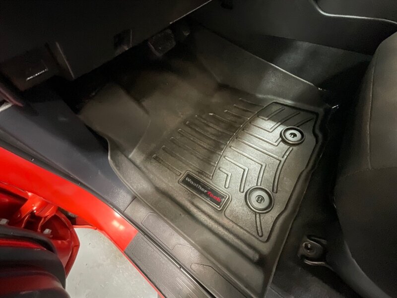 2017 Toyota Tacoma TRD Sport Double Cab 4X4 / V6 / LONG BED/NEW TIRES / Navigation & Backup Camera / Sunroof / Blind Spot Alert / ZERO RUST - Photo 40 - Gladstone, OR 97027