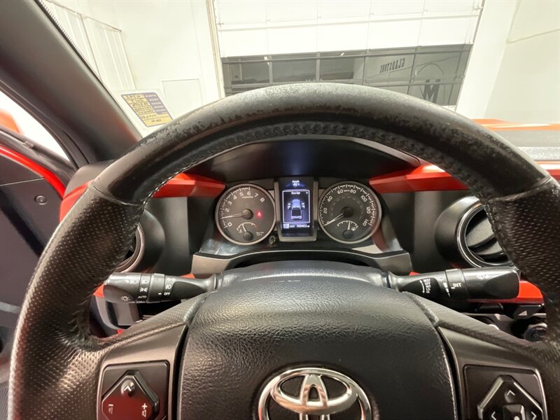 2017 Toyota Tacoma TRD Sport Double Cab 4X4 / V6 / LONG BED/NEW TIRES / Navigation & Backup Camera / Sunroof / Blind Spot Alert / ZERO RUST - Photo 39 - Gladstone, OR 97027