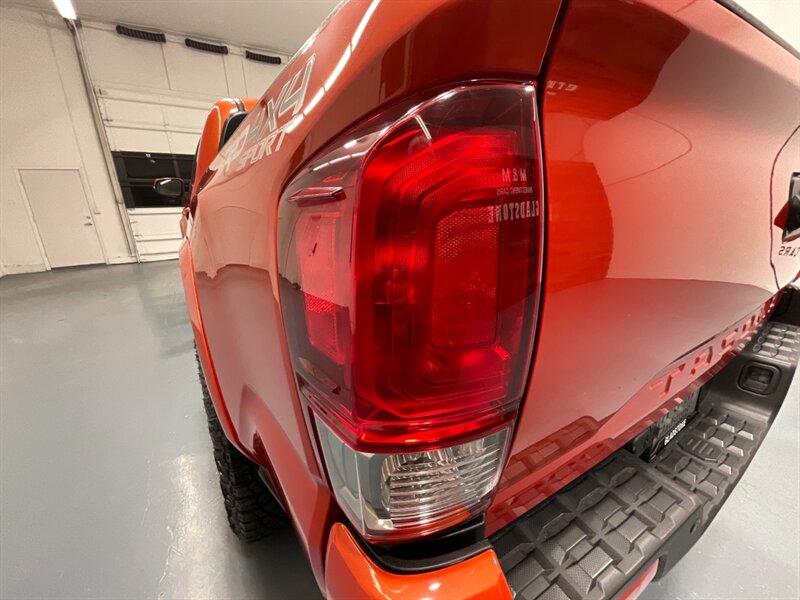 2017 Toyota Tacoma TRD Sport Double Cab 4X4 / V6 / LONG BED/NEW TIRES / Navigation & Backup Camera / Sunroof / Blind Spot Alert / ZERO RUST - Photo 29 - Gladstone, OR 97027