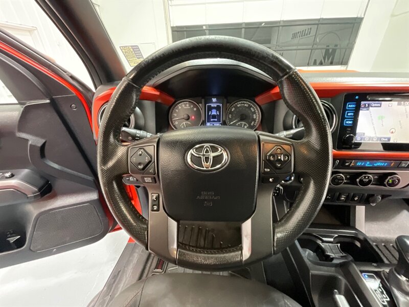 2017 Toyota Tacoma TRD Sport Double Cab 4X4 / V6 / LONG BED/NEW TIRES / Navigation & Backup Camera / Sunroof / Blind Spot Alert / ZERO RUST - Photo 43 - Gladstone, OR 97027