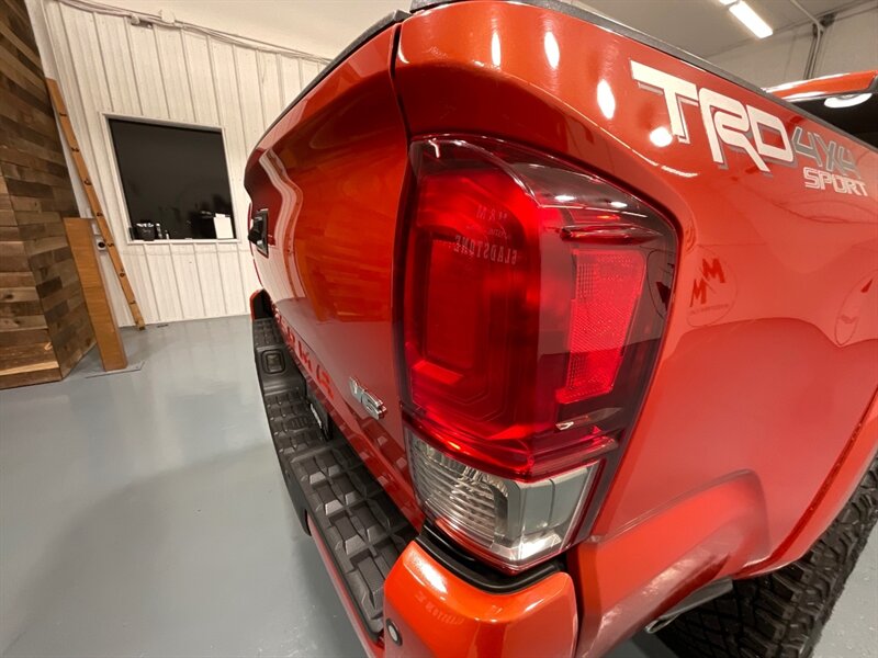 2017 Toyota Tacoma TRD Sport Double Cab 4X4 / V6 / LONG BED/NEW TIRES / Navigation & Backup Camera / Sunroof / Blind Spot Alert / ZERO RUST - Photo 28 - Gladstone, OR 97027