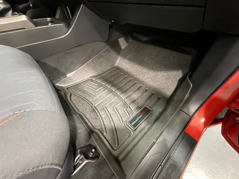 2017 Toyota Tacoma TRD Sport Double Cab 4X4 / V6 / LONG BED/NEW TIRES / Navigation & Backup Camera / Sunroof / Blind Spot Alert / ZERO RUST - Photo 42 - Gladstone, OR 97027