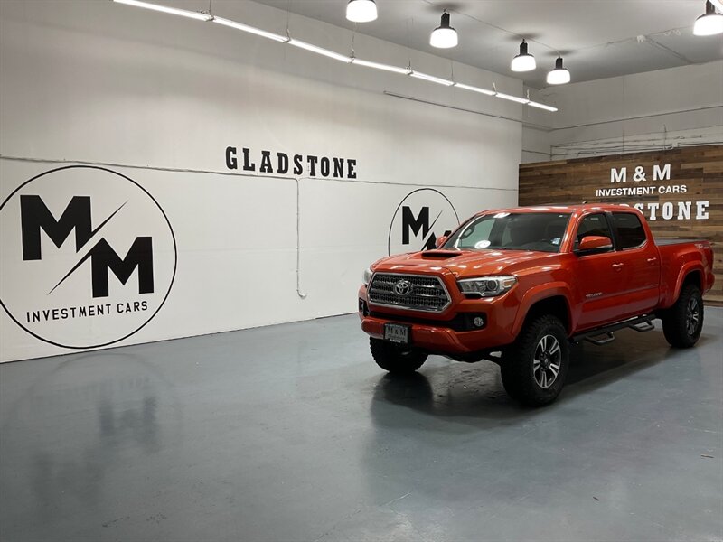 2017 Toyota Tacoma TRD Sport Double Cab 4X4 / V6 / LONG BED/NEW TIRES / Navigation & Backup Camera / Sunroof / Blind Spot Alert / ZERO RUST - Photo 25 - Gladstone, OR 97027