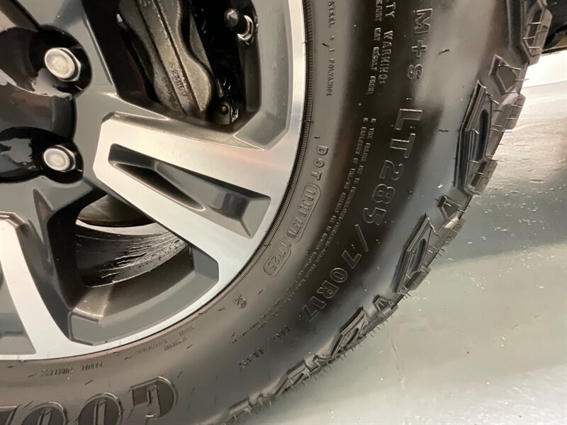 2017 Toyota Tacoma TRD Sport Double Cab 4X4 / V6 / LONG BED/NEW TIRES / Navigation & Backup Camera / Sunroof / Blind Spot Alert / ZERO RUST - Photo 50 - Gladstone, OR 97027