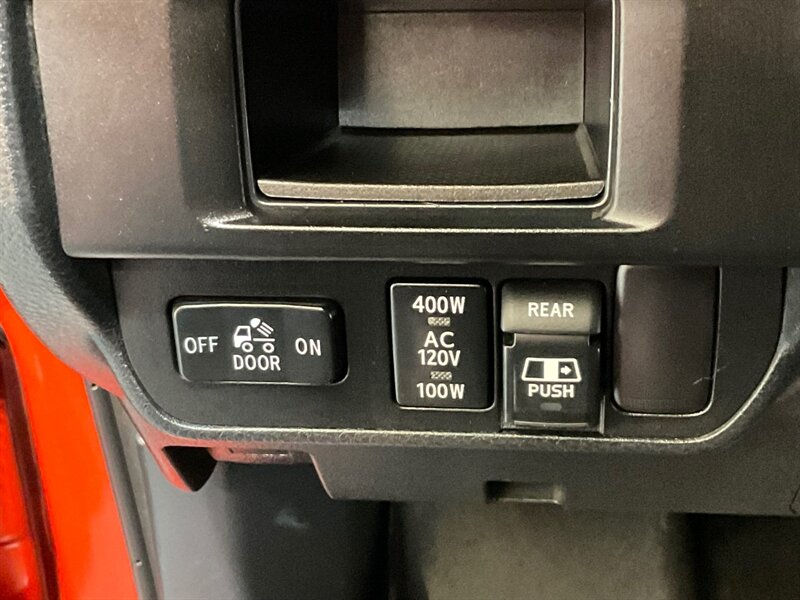 2017 Toyota Tacoma TRD Sport Double Cab 4X4 / V6 / LONG BED/NEW TIRES / Navigation & Backup Camera / Sunroof / Blind Spot Alert / ZERO RUST - Photo 21 - Gladstone, OR 97027