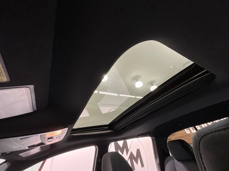 2017 Toyota Tacoma TRD Sport Double Cab 4X4 / V6 / LONG BED/NEW TIRES / Navigation & Backup Camera / Sunroof / Blind Spot Alert / ZERO RUST - Photo 11 - Gladstone, OR 97027