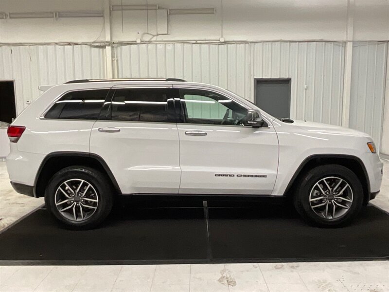 2021 Jeep Grand Cherokee Limited 4X4 / 3.6L V6 / Sunroof / Leather / Navi  / Backup Camera / Leather & Heated Seats / 36,000 MILES - Photo 4 - Gladstone, OR 97027