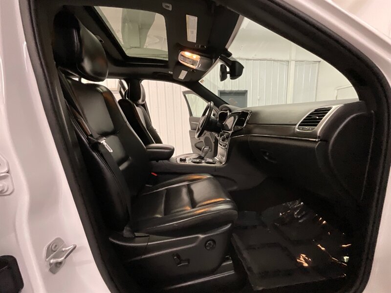 2021 Jeep Grand Cherokee Limited 4X4 / 3.6L V6 / Sunroof / Leather / Navi  / Backup Camera / Leather & Heated Seats / 36,000 MILES - Photo 17 - Gladstone, OR 97027