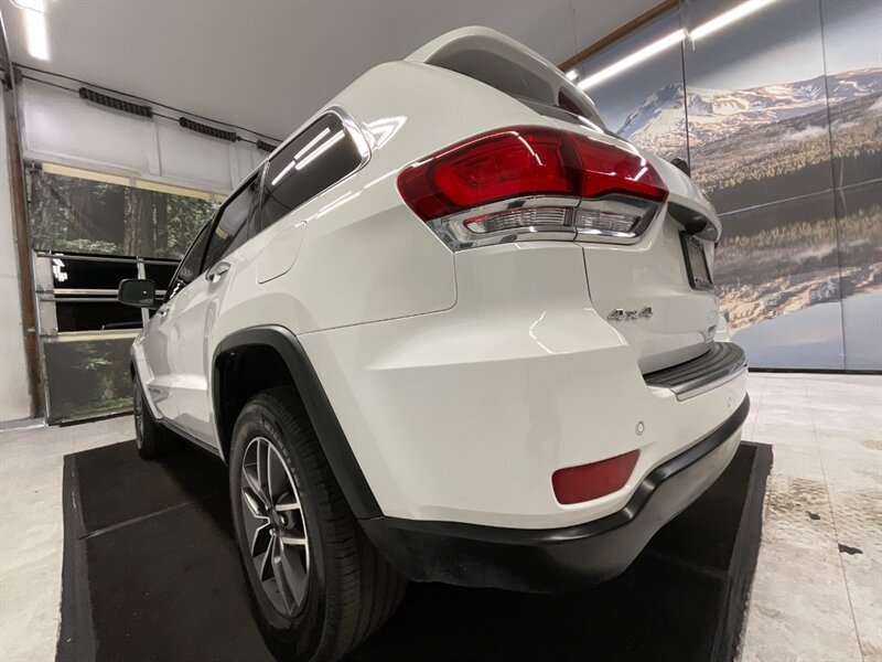 2021 Jeep Grand Cherokee Limited 4X4 / 3.6L V6 / Sunroof / Leather / Navi  / Backup Camera / Leather & Heated Seats / 36,000 MILES - Photo 12 - Gladstone, OR 97027