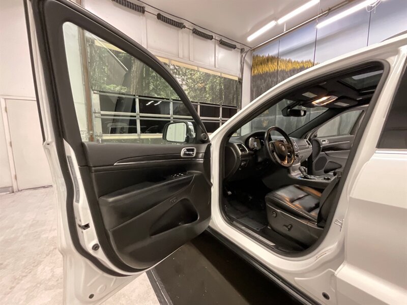 2021 Jeep Grand Cherokee Limited 4X4 / 3.6L V6 / Sunroof / Leather / Navi  / Backup Camera / Leather & Heated Seats / 36,000 MILES - Photo 13 - Gladstone, OR 97027