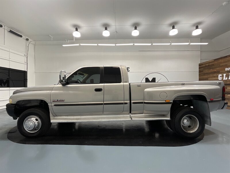 1999 Dodge Ram 3500 Laramie SLT 4X4 / DUALLY / 5.9L DIESEL / 107K MILE  / RUST FREE / Leather - Photo 3 - Gladstone, OR 97027