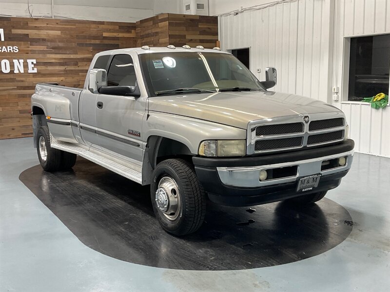 1999 Dodge Ram 3500 Laramie SLT 4X4 / DUALLY / 5.9L DIESEL / 107K MILE  / RUST FREE / Leather - Photo 2 - Gladstone, OR 97027