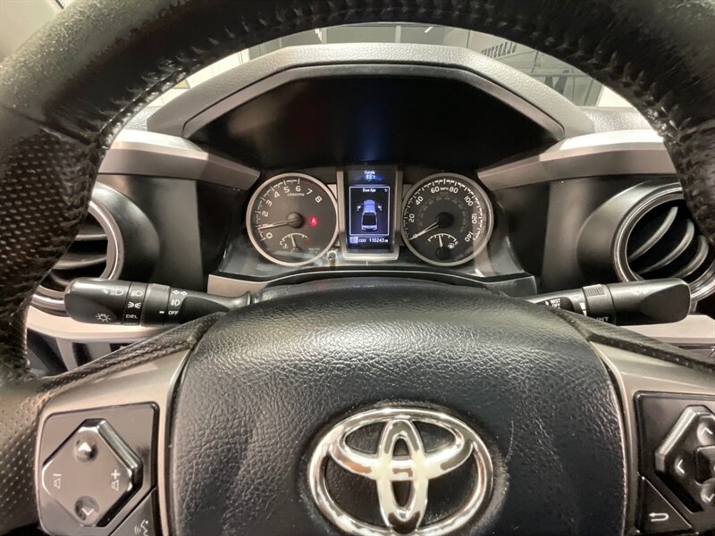 2017 Toyota Tacoma SR5 V6 Double Cab 4X4 / 3.5L V6 / Backup Camera  / NO RUST - Photo 53 - Gladstone, OR 97027